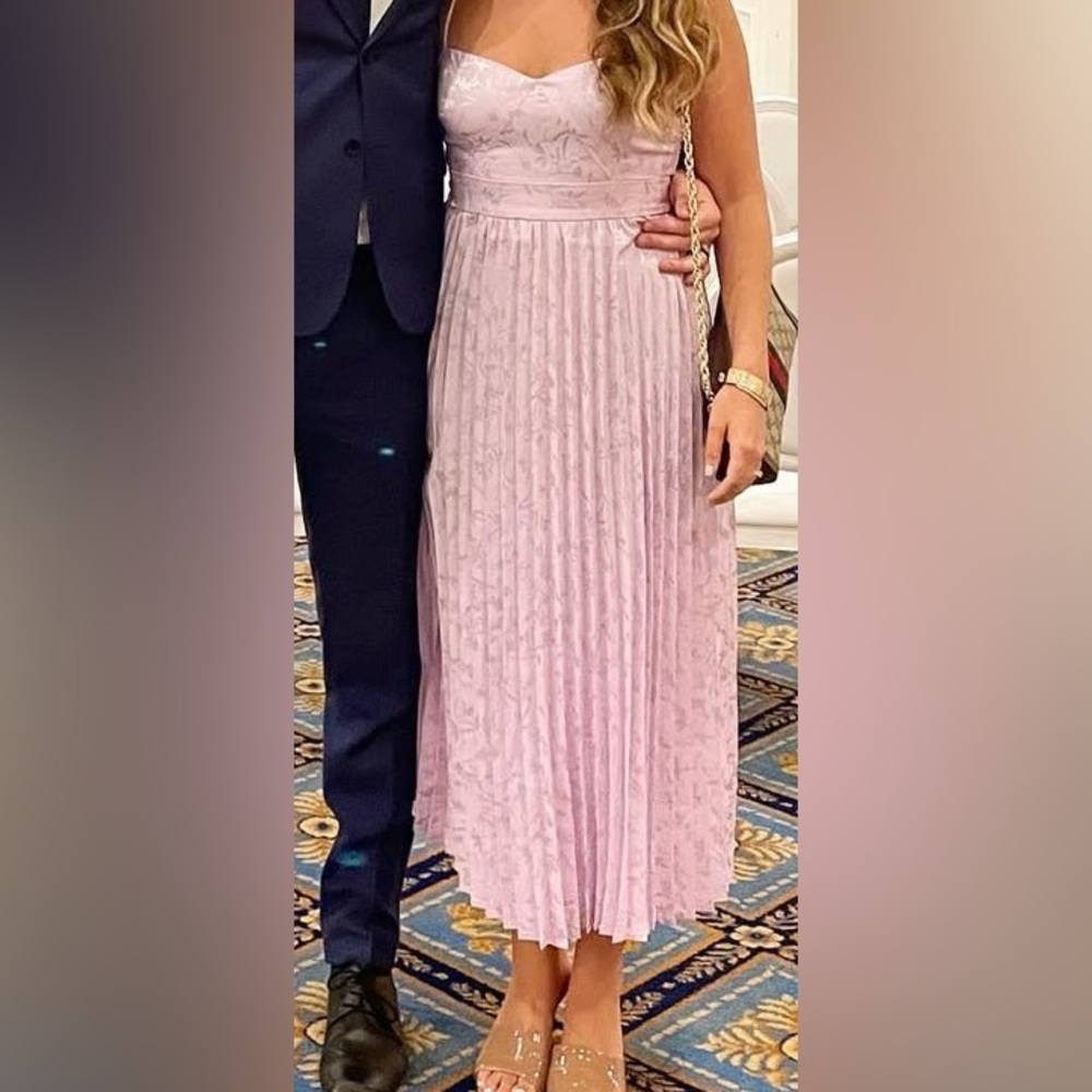 Elegant Lulus Lavender Floral Pleated Midi Dress